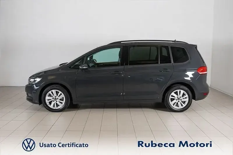 Usata VW Touran Business 122 CV (89 kW) 2023 Grigio urano Monovolume