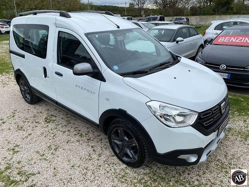 Usata Dacia Dokker Stepway 91 CV (66 kW) 2017 Bianco Monovolume