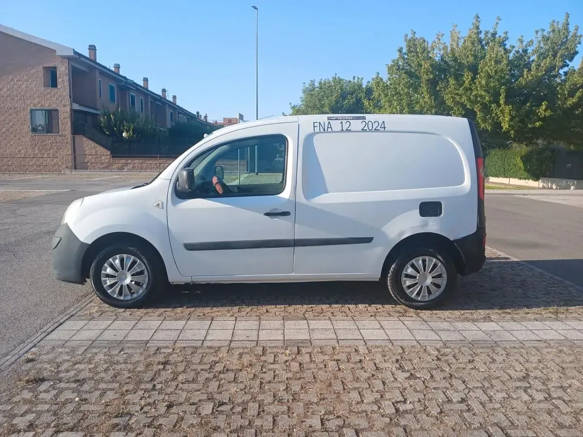 Usata Renault Kangoo 90 CV (66 kW) 2010 Bianco Monovolume