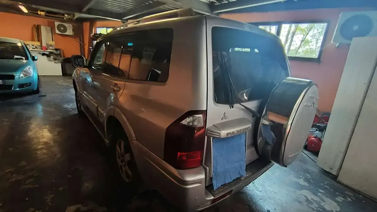 Usata Mitsubishi Pajero Intense 160 CV (117 kW) 2006 Argento SUV