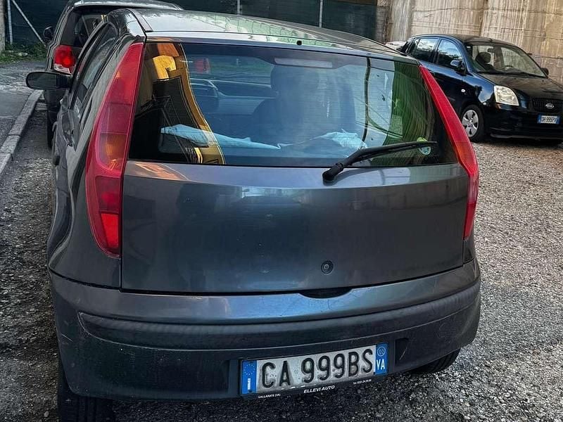 Usata Fiat Punto 60 CV (44 kW) 2002 Blu/azzurro Utilitaria