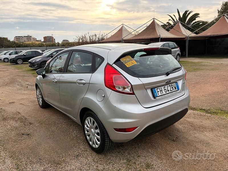Usata Ford Fiesta 75 CV (55 kW) 2017 Grigio Berlina