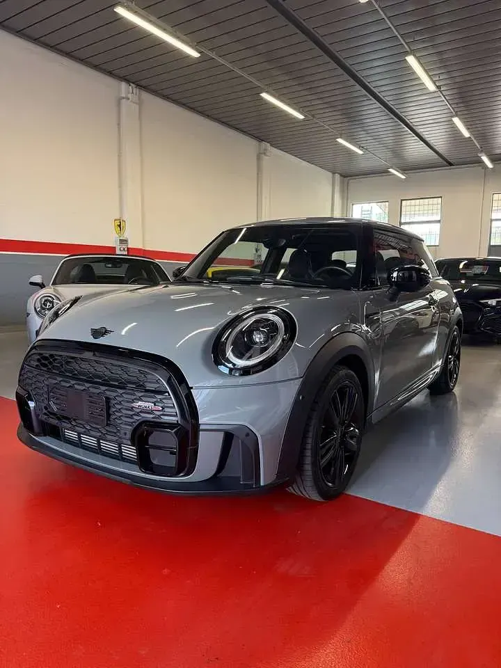 Usata Mini John Cooper Works 102 CV (75 kW) 2022 Moonwalk grey Utilitaria