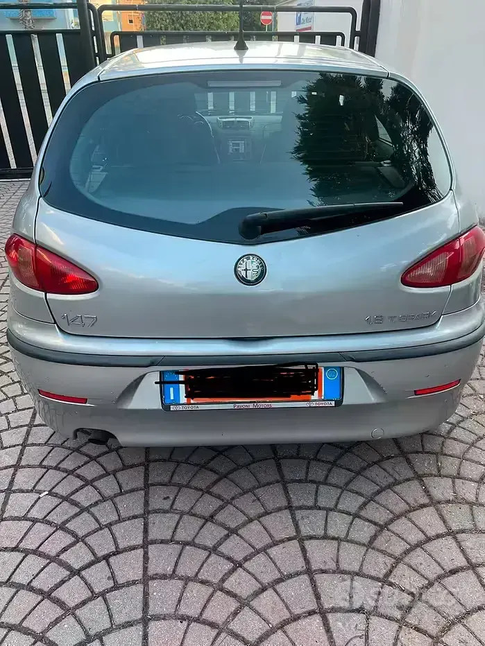 Usata Alfa Romeo 147 105 CV (77 kW) 2002 Grigio Utilitaria