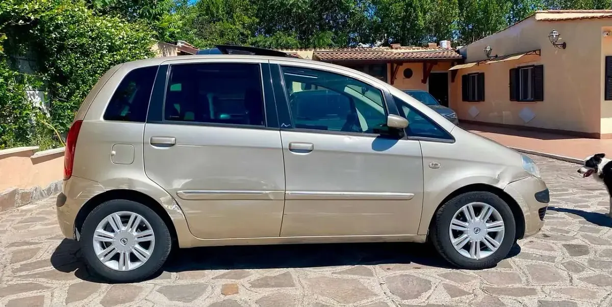 Usata Lancia Musa 95 CV (69 kW) 2007 Argento Monovolume
