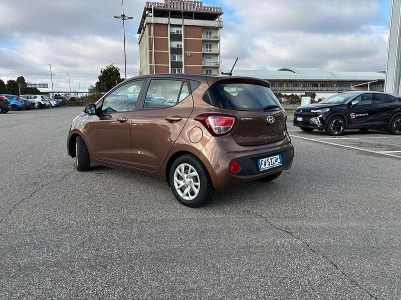 Usata Hyundai i10 65 CV (47 kW) 2019 Marrone Utilitaria