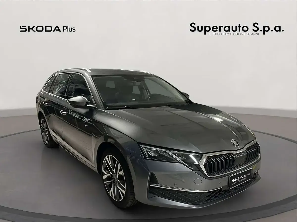 Usata Skoda Octavia Style 150 CV (110 kW) 2025 Grigio Station wagon