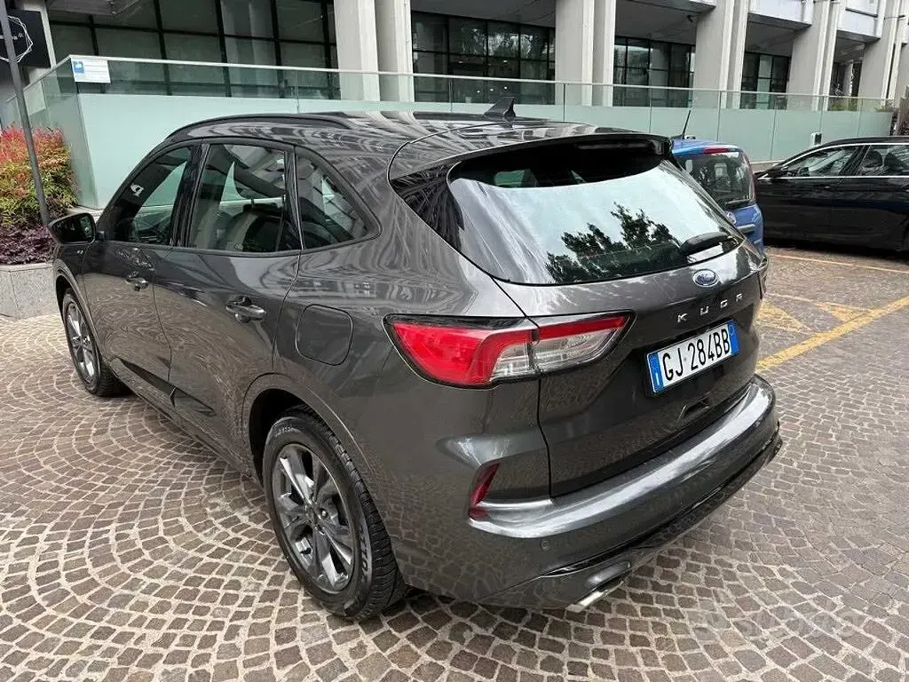 Usata Ford Kuga ST-Line 120 CV (88 kW) 2022 Grigio SUV