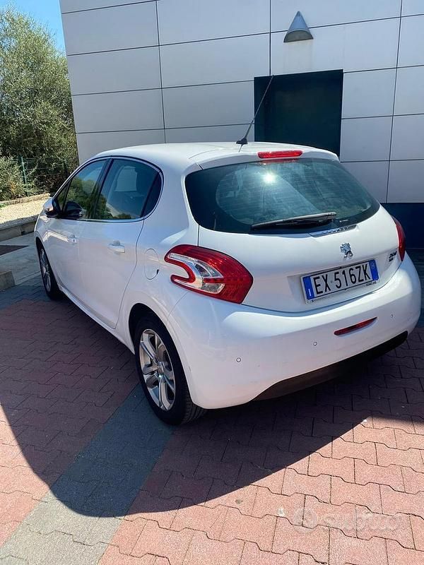 Usata Peugeot 208 115 CV (84 kW) 2012 Utilitaria