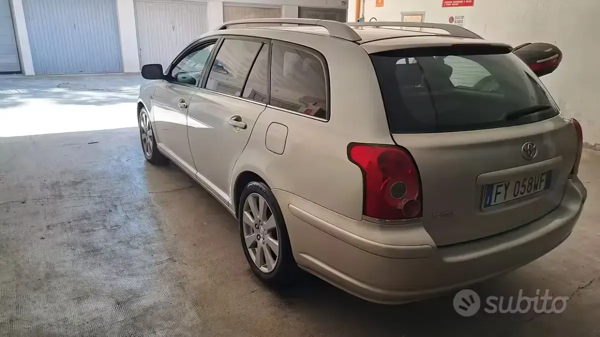 Usata Toyota Avensis 150 CV (110 kW) 2007 Grigio Station wagon