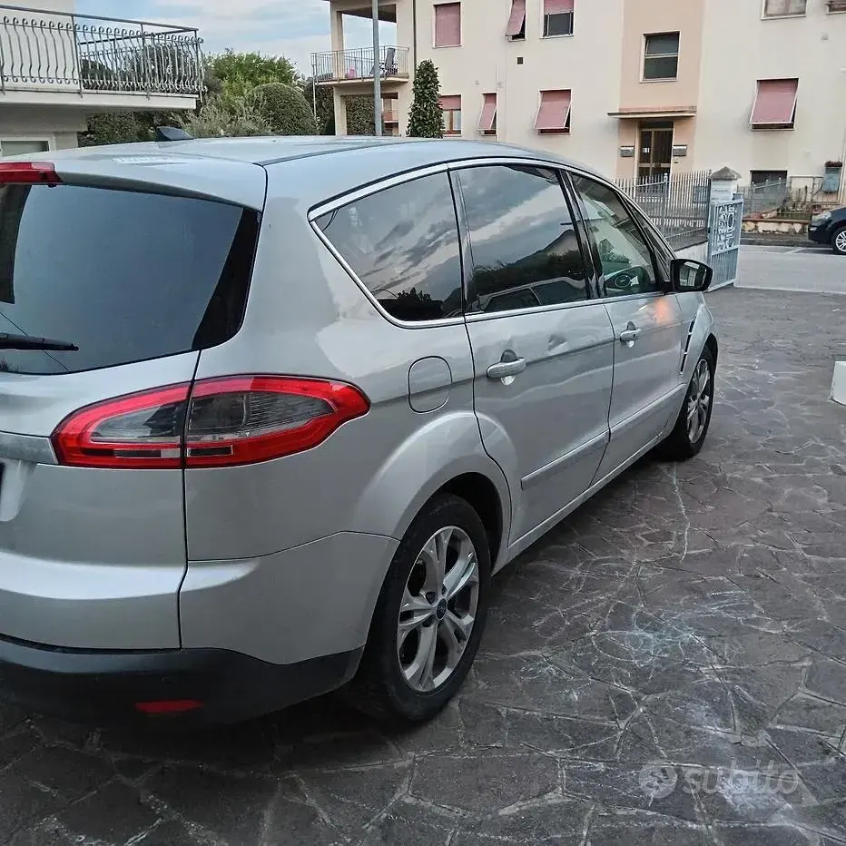 Usata Ford S-MAX Titanium 163 CV (119 kW) 2015 Grigio Monovolume