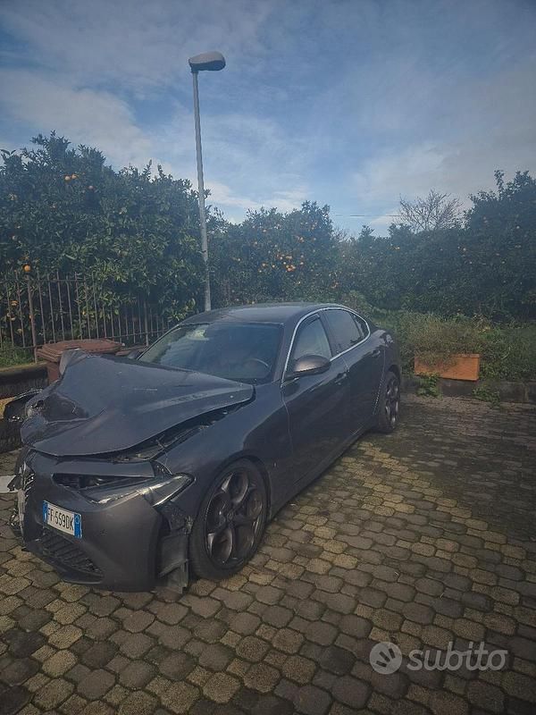 Usata Alfa Romeo Giulia 200 CV (147 kW) 2016 Grigio Berlina