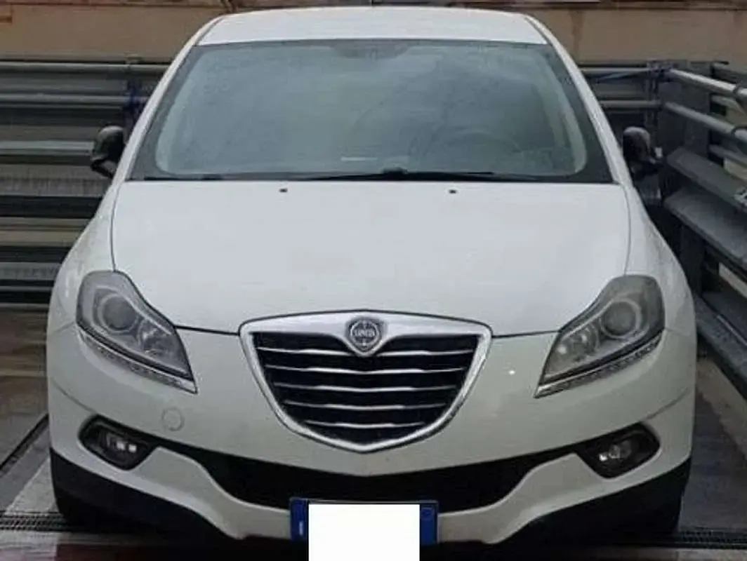 Usata Lancia Delta Gold 105 CV (77 kW) 2012 Bianco Utilitaria