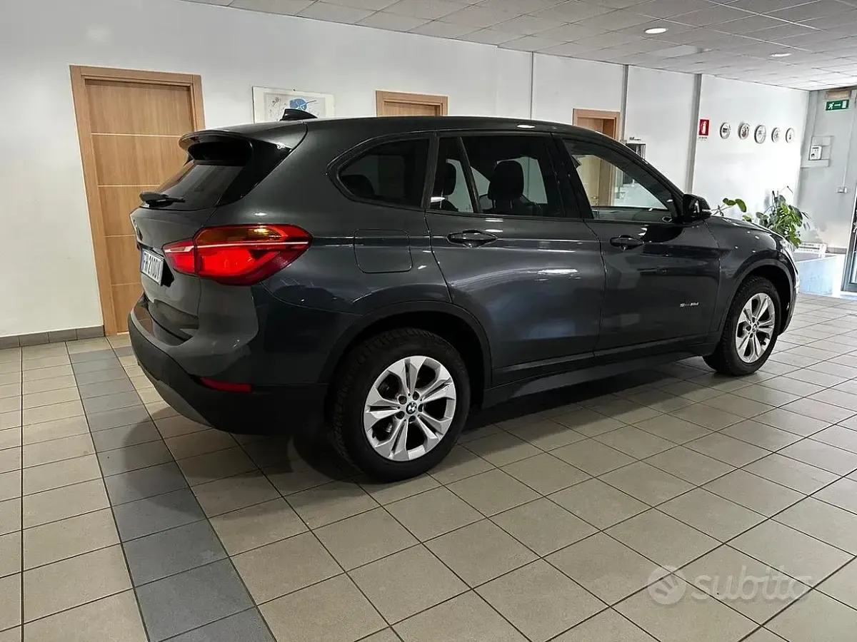 Usata BMW X1 Advantage 150 CV (110 kW) 2017 Grigio scuro metallizzato SUV