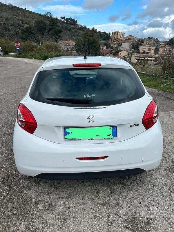 Usata Peugeot 208 82 CV (60 kW) 2014 Bianco Utilitaria