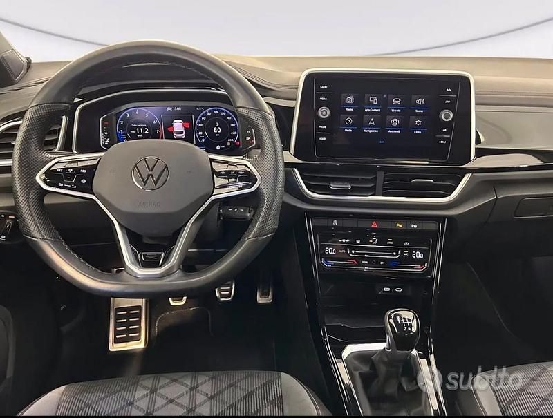Usata VW T-Roc R-line 116 CV (85 kW) 2023 Nero SUV