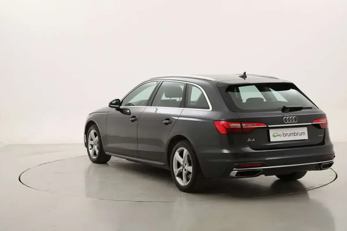 Begagnad Audi A4 Advanced 204 HK (150 kW) 2022 Grå Kombi