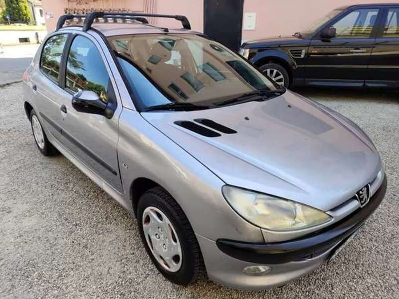 Argento Usata 2002 Peugeot 206 Tre volumi | 1100 € (Ottimo prezzo) - Immagine 1/4
