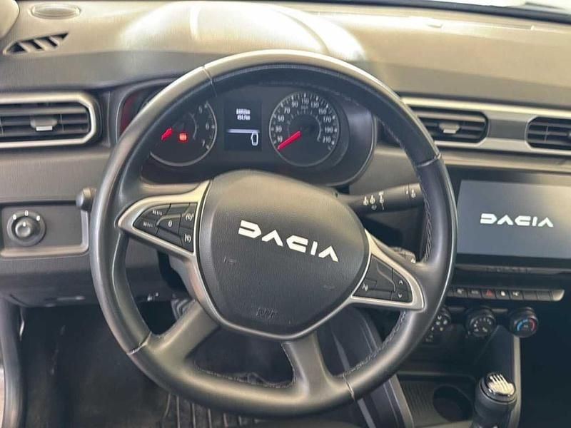 Käytetty Dacia Duster Comfort 116 HP (85 kW) 2023 Musta Katumaasturi
