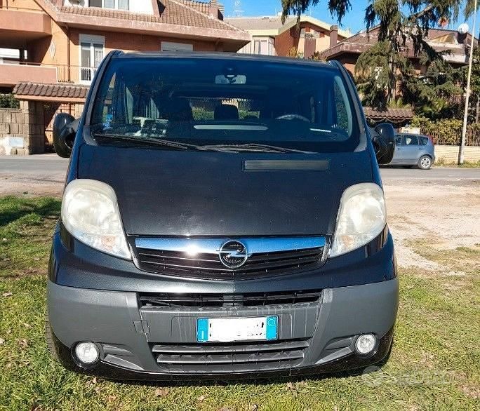Usata Opel Vivaro 120 CV (88 kW) 2009 Nero Monovolume