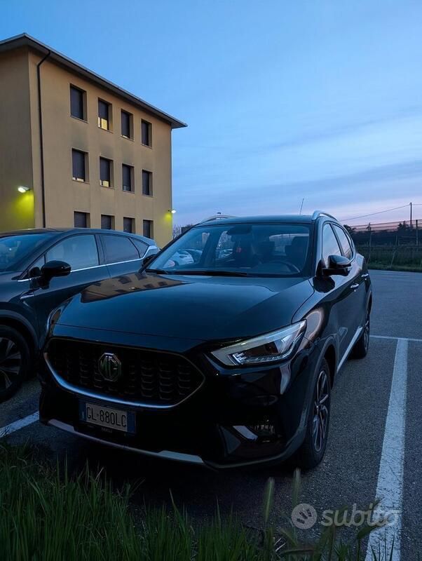 Nero Usata 2023 MG ZS Tre volumi | 16.900 € (Cara) - Immagine 1/4