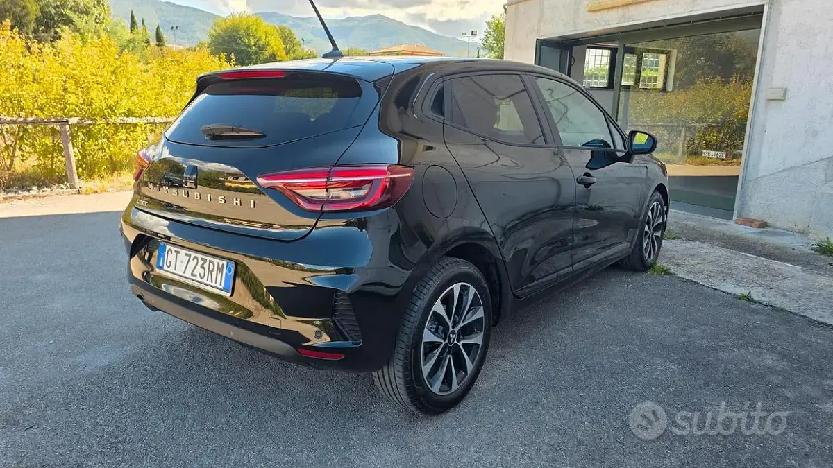 Usata Mitsubishi Colt 91 CV (66 kW) 2024 Nero Utilitaria