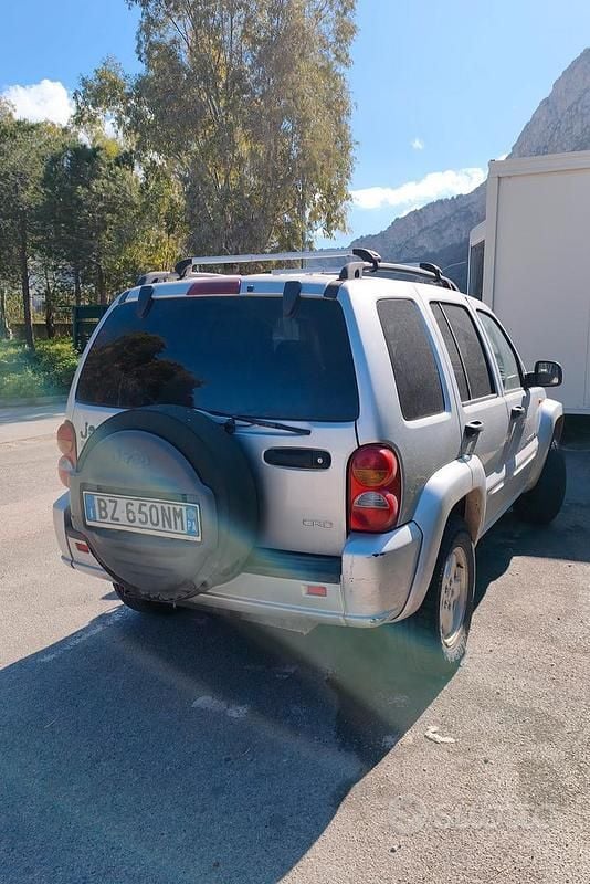 Usata Jeep Cherokee 143 CV (105 kW) 2002 Grigio SUV