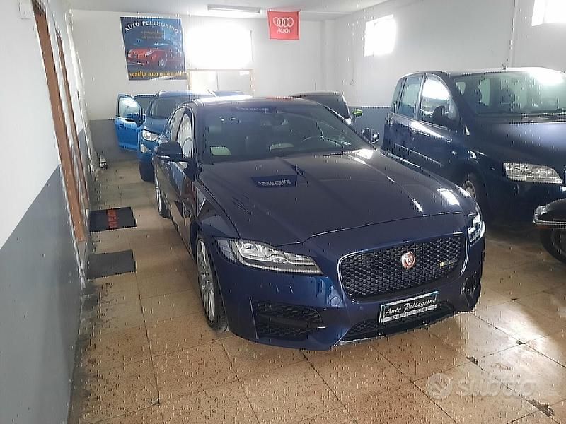 Usata Jaguar XF R-Sport 180 CV (132 kW) 2015 Blu Berlina