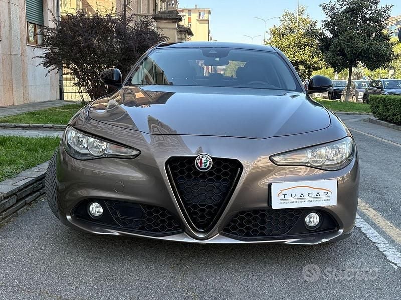 Usata Alfa Romeo Giulia Super 150 CV (110 kW) 2017 Grigio Berlina