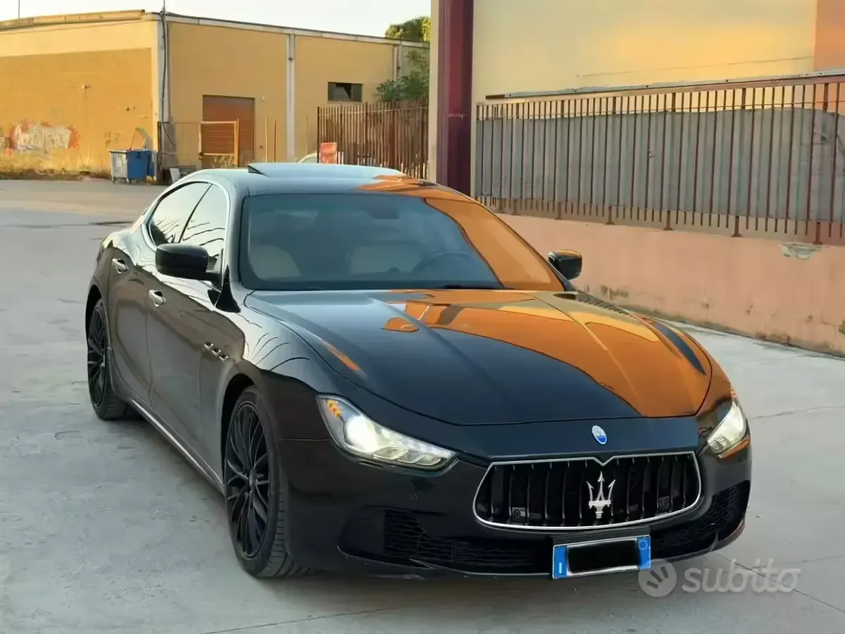 Begagnad Maserati Ghibli GranLusso 275 HK (202 kW) 2014 Svart Sedan