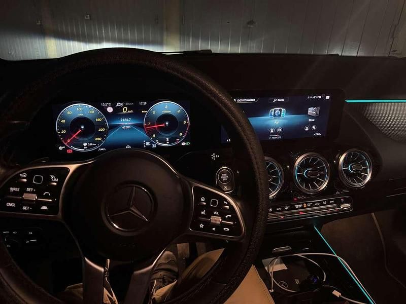 Grigio Usata 2023 Mercedes GLA200 SUV | 36.000 € (Ottimo prezzo) - Immagine 1/4