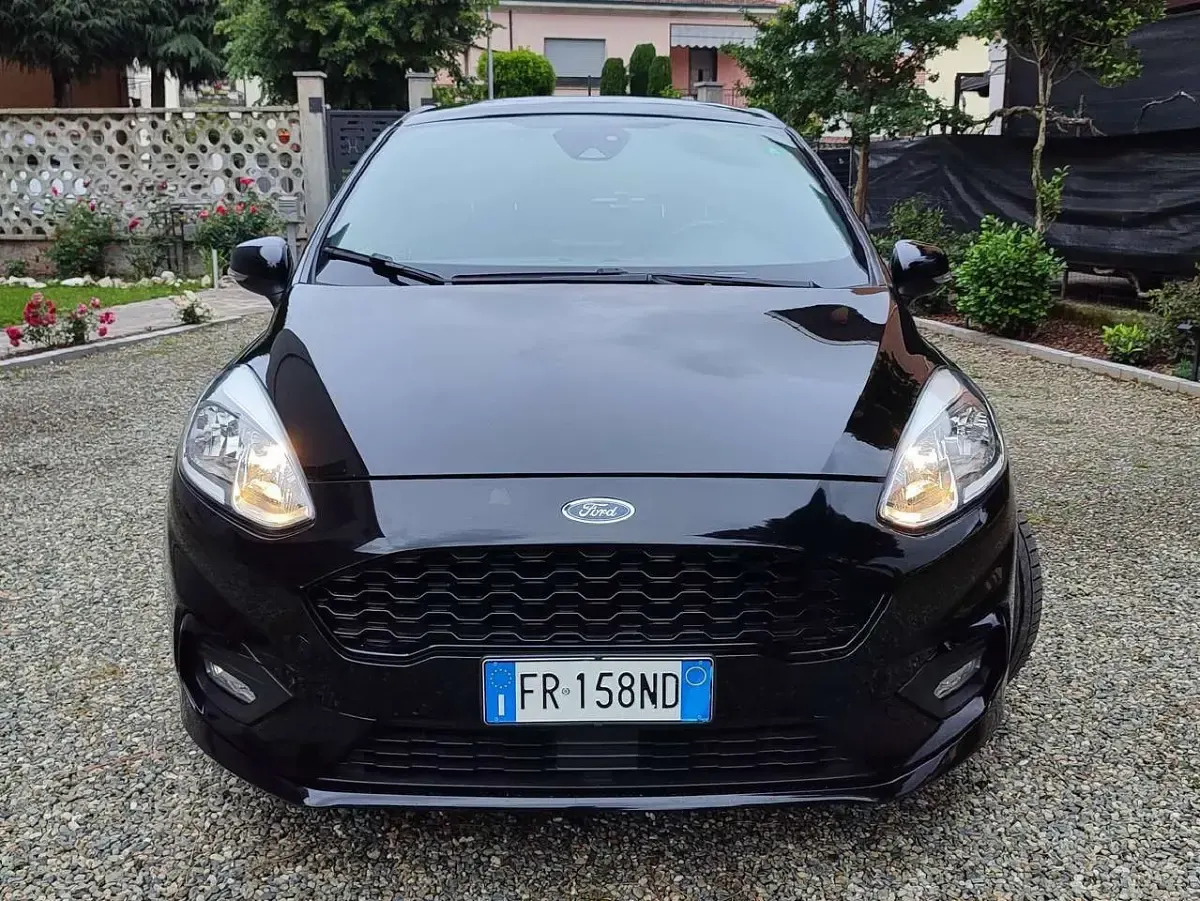 Begagnad Ford Fiesta ST-Line 101 HK (74 kW) 2018 Svart Halvkombi
