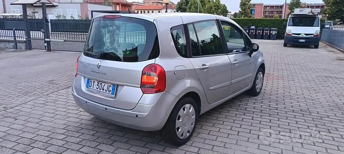 Usata Renault Grand Modus 85 CV (62 kW) 2009 Grigio Monovolume