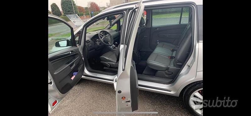 Usata Opel Zafira Cosmo 150 CV (110 kW) 2006 Monovolume