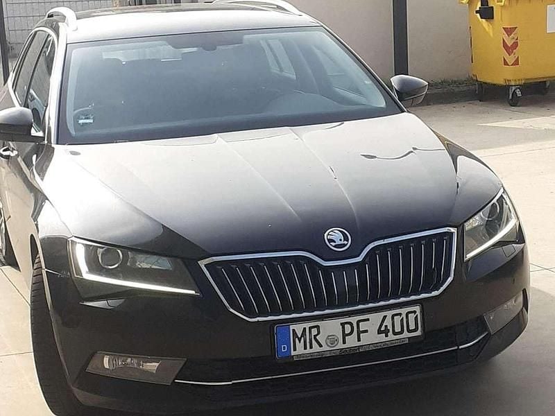 Grigio Usata 2017 Skoda Superb Executive Station wagon | 8900 € (Buon prezzo) - Immagine 1/4