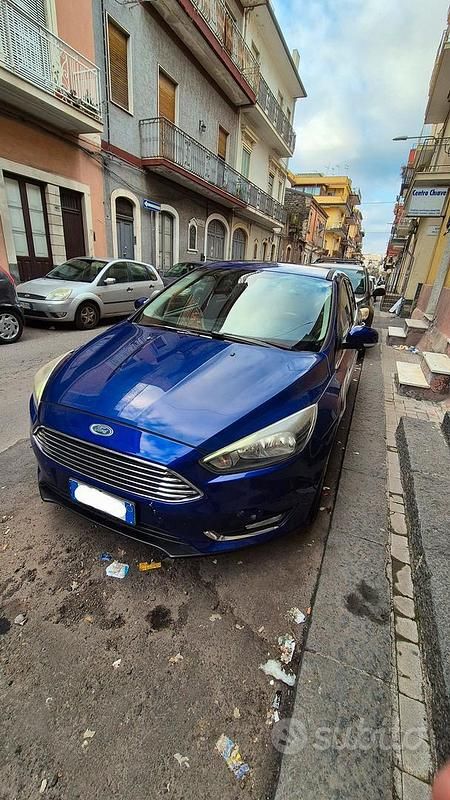 Blu/azzurro Usata 2014 Ford Focus Titanium S Tre volumi | 5000 € (Buon prezzo) - Immagine 1/4