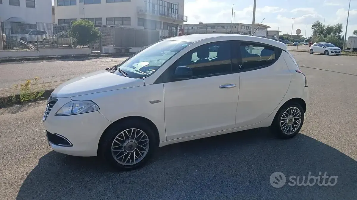 Usata Lancia Ypsilon 77 CV (56 kW) 2013 Bianco Utilitaria