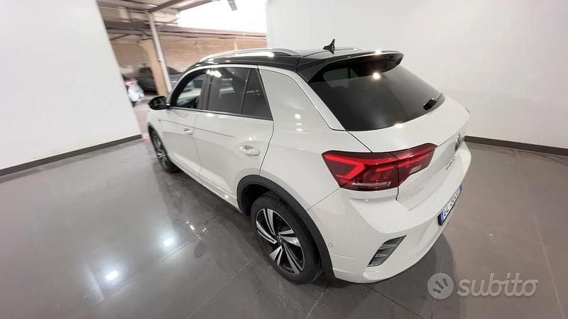 Usata VW T-Roc R-line 116 CV (85 kW) 2022 Beige SUV