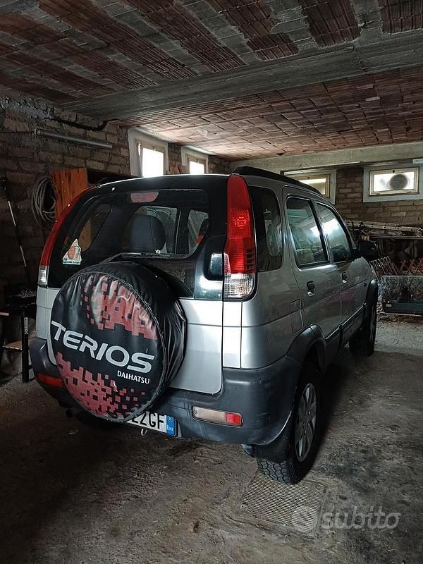 Usata Daihatsu Terios 2005 Grigio SUV