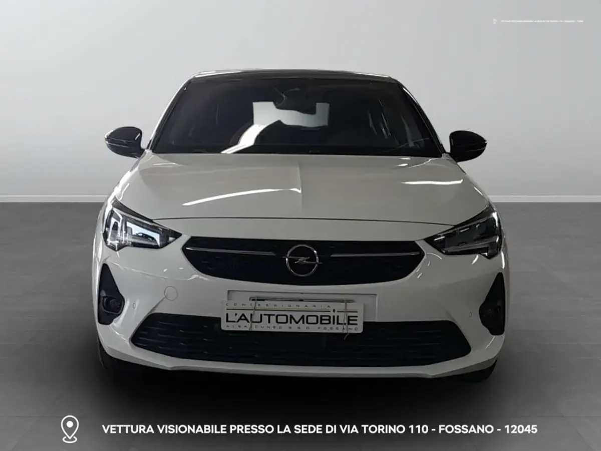 Usata Opel Corsa GS Line 101 CV (74 kW) 2023 0q bianco puro Utilitaria