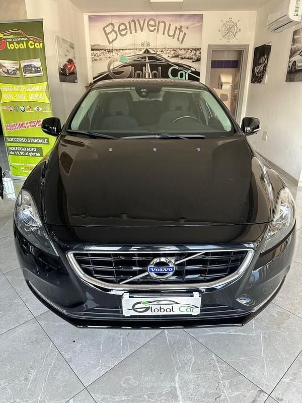 Usata Volvo V40 120 CV (88 kW) 2016 Nero Berlina