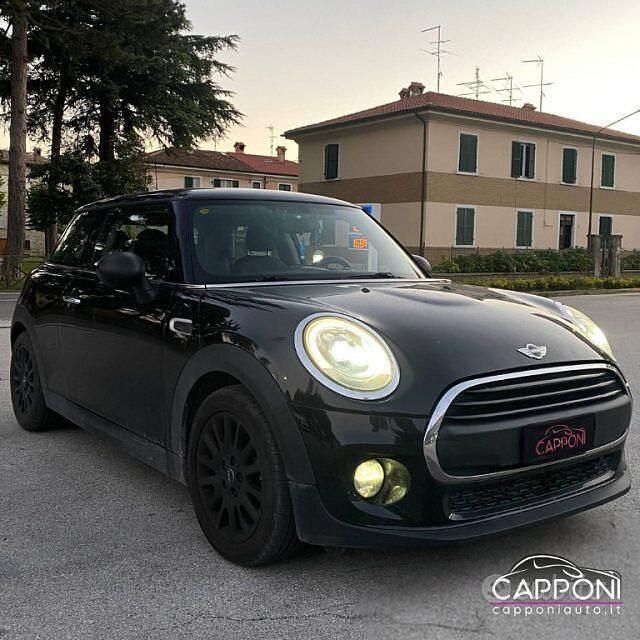 Begagnad Mini ONE 75 HK (55 kW) 2016 Svart Halvkombi