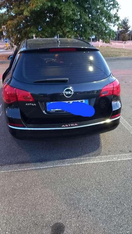 Usata Opel Astra Cosmo 140 CV (102 kW) 2014 Nero Station wagon