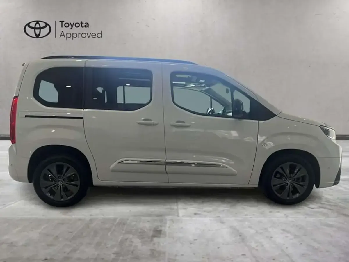 Usata Toyota Proace City City 131 CV (96 kW) 2024 Bianco Monovolume