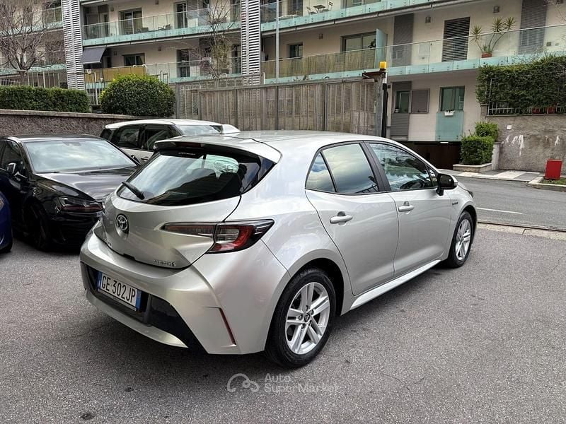 Usata Toyota Corolla Style 98 CV (72 kW) 2021 Argento Berlina