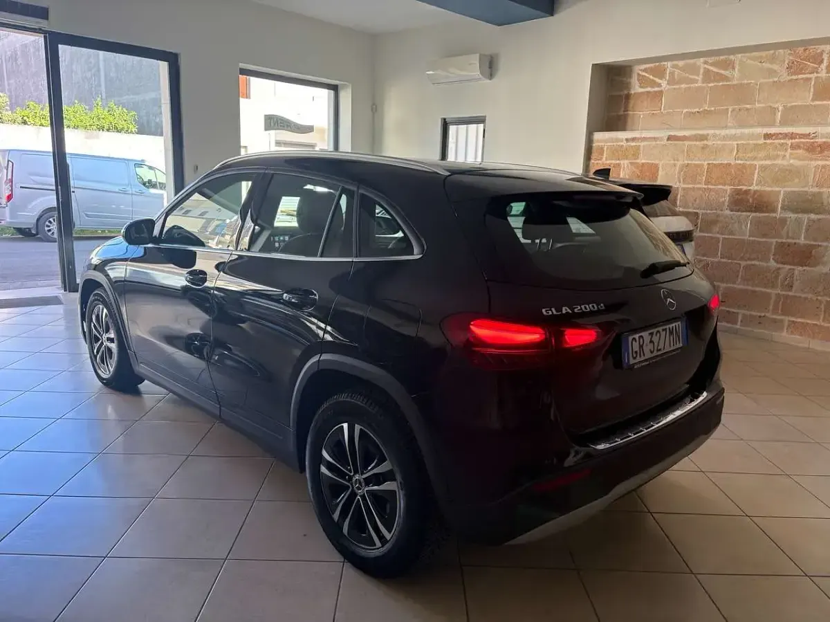 Usata Mercedes GLA200 Advanced 150 CV (110 kW) 2023 Nero SUV