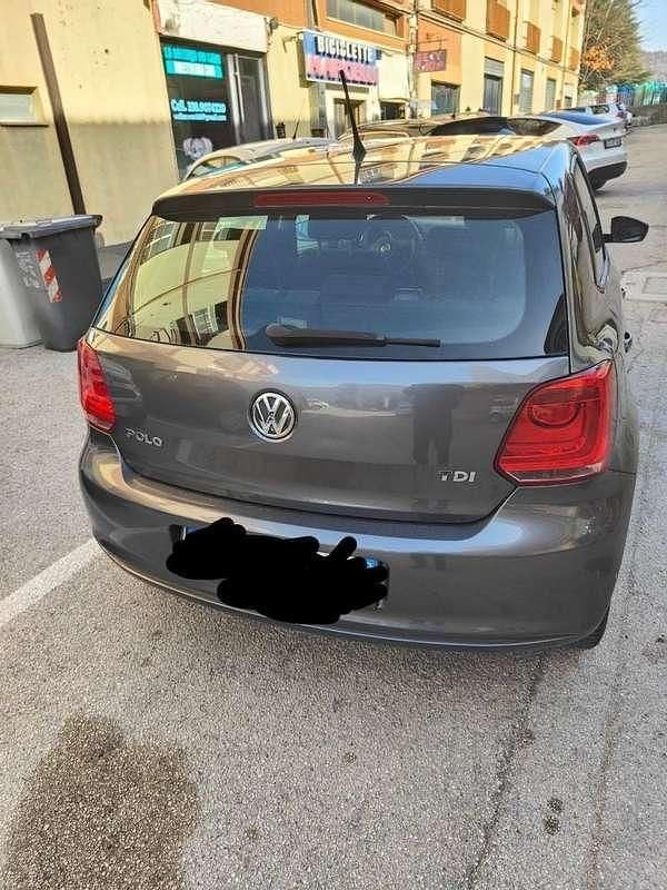 Grigio Usata 2011 VW Polo Comfortline Tre volumi | 2800 € (Super prezzo) - Immagine 1/4