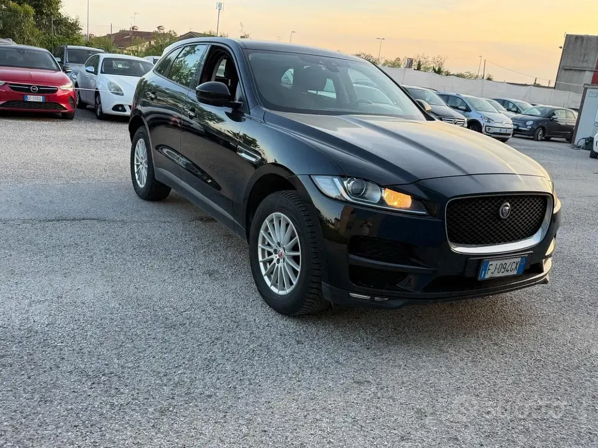 Usata Jaguar F-Pace Prestige 180 CV (132 kW) 2017 Nero SUV