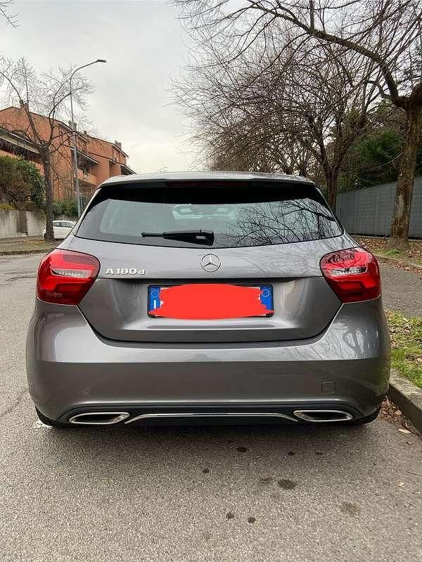 Usata Mercedes A180 Edition 109 CV (80 kW) 2017 Grigio Berlina