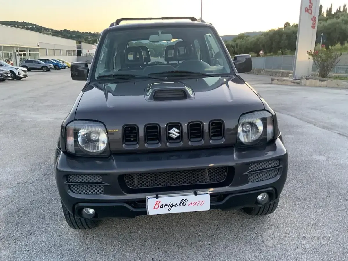 Usata Suzuki Jimny 86 CV (63 kW) 2009 Grigio SUV